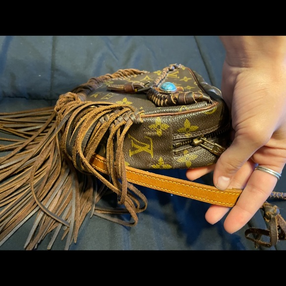 Authentic Louis Vuitton Fringe Purse. - Picture 4 of 10